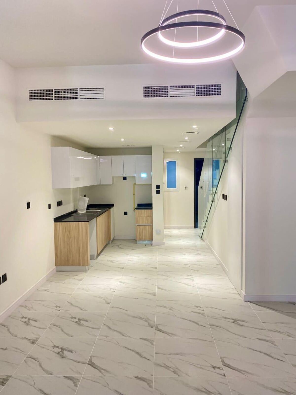 Reportage Village — kitchen and stair